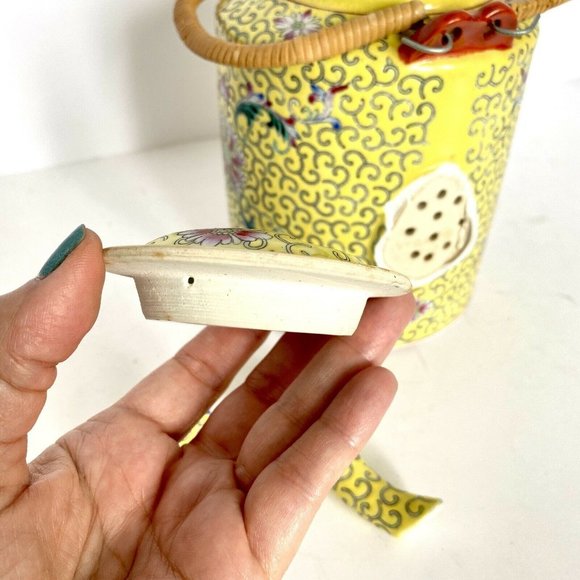 1972 Chinese Famille Juane Yellow Floral Enamel Jingdezhen Coffee Pot For PARTS - Picture 4 of 12